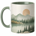 Taza de Cerámica con Paisaje de Montaña y Sol Interior Verde