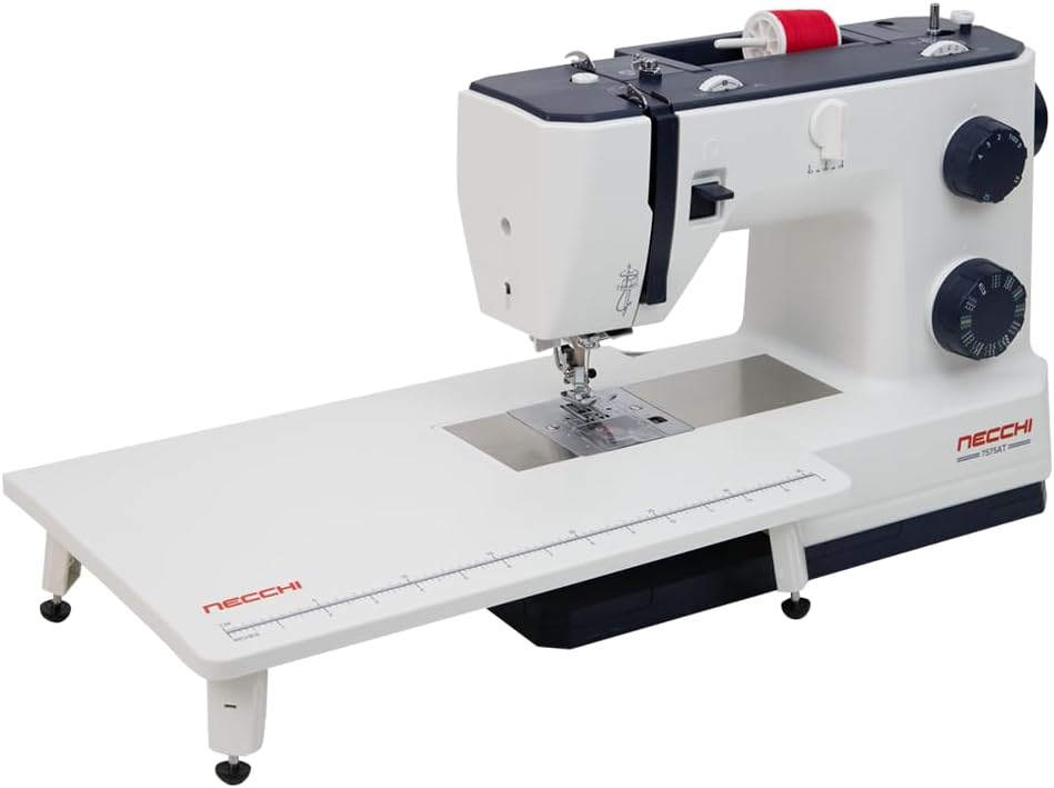 Necchi Elektronisch gesteuerte Nähmaschinen, Grau, Q132A Nähmaschine mit Anschiebetisch, 32 Stitch, Horizontal Greifersystem